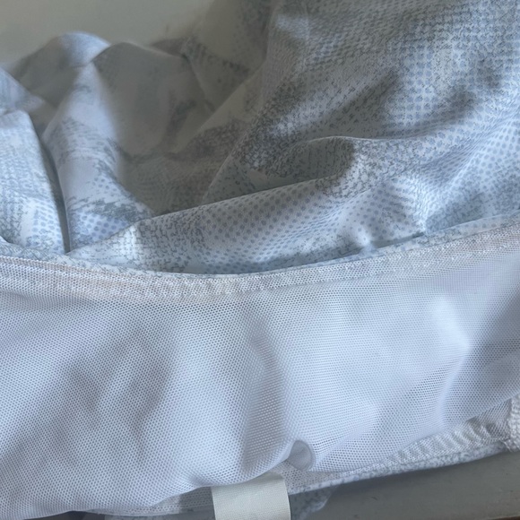 LULULEMON BREAK FREE TANK, size 6. Worn once - Picture 6 of 6